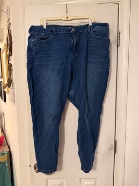 Dark Blue Women’s Stretch Capri Jeans